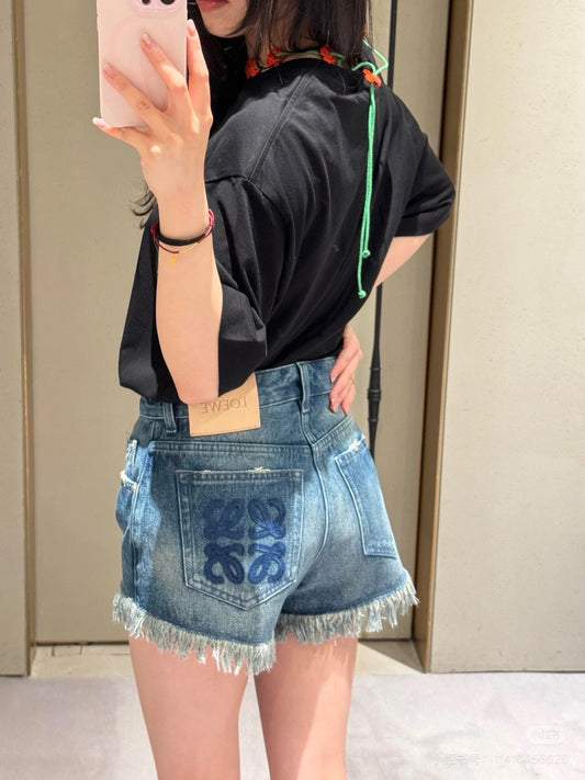 LO 25 Jeansshorts mit Fransen und offenem Saum 