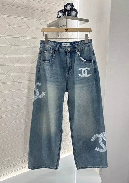 C Frühjahr/Sommer 25 Spitzenbestickte Jeanshose