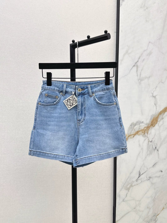 Lo 25 – Neueste klassische Jeansshorts mit monogrammiertem Lederetikett und Verzierung (große Größe)