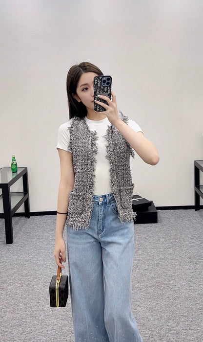 c 25 New Round Neck Raw Edge Knit Vests