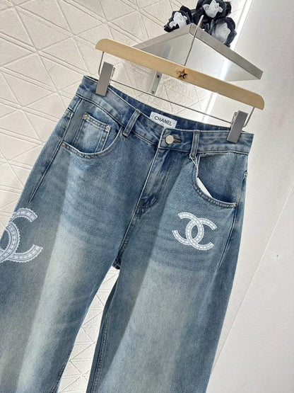 C Frühjahr/Sommer 25 Spitzenbestickte Jeanshose