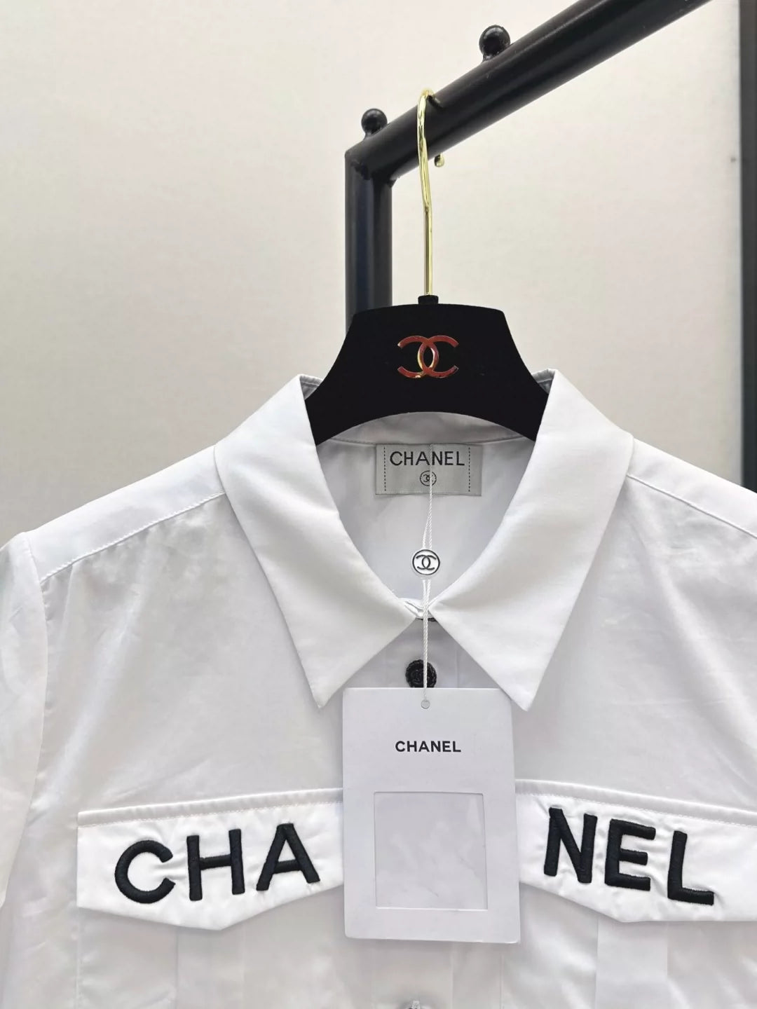 C 25 Spring/Summer New Pocket Flap Embroidery Letter Decoration Small Short Shirt