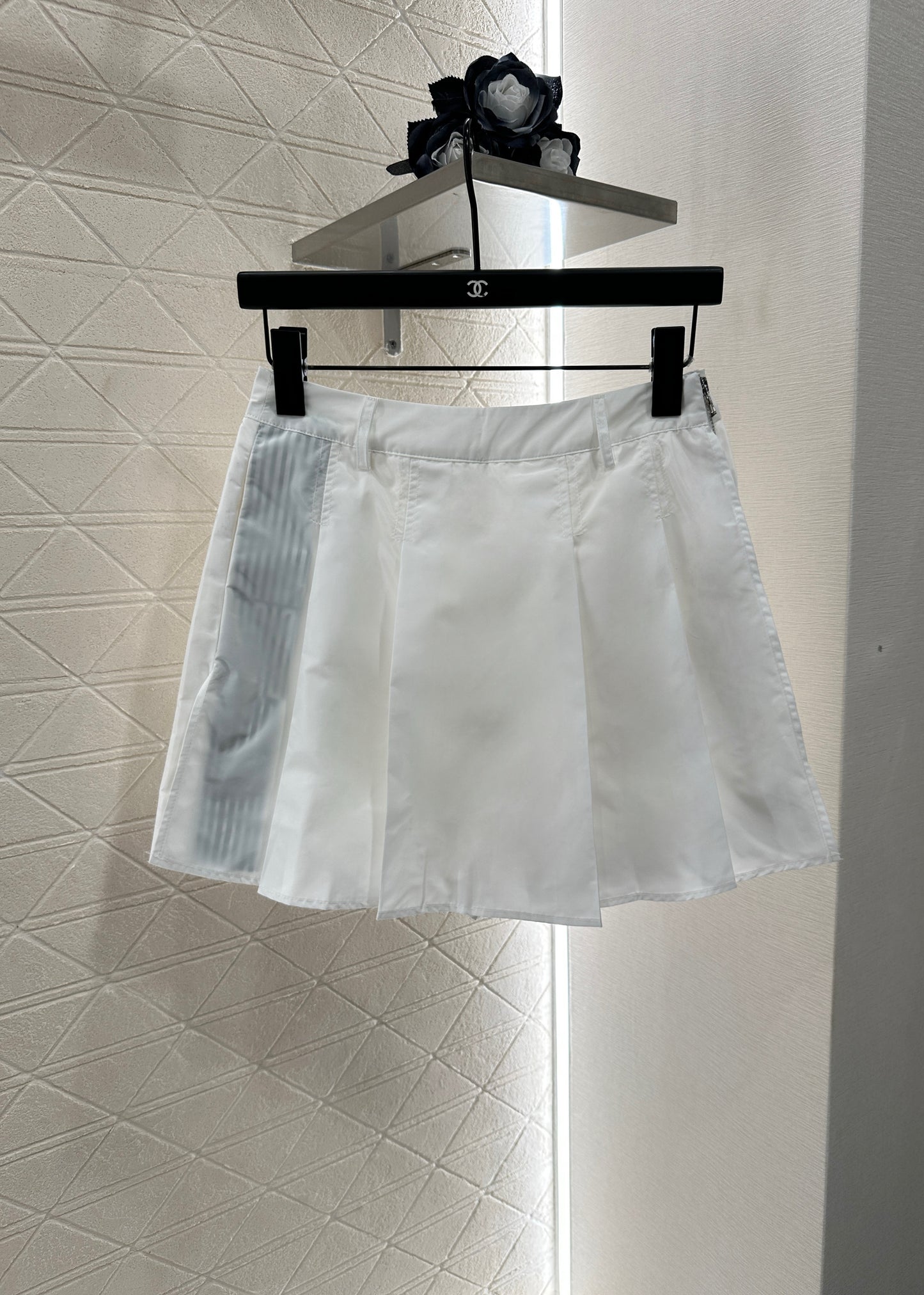 D 25 Mid-length Sleeved Jacket, Skirt, and Pants Set