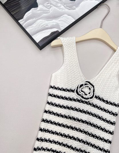 C 25 New Camellia Stripe Knitted Vest