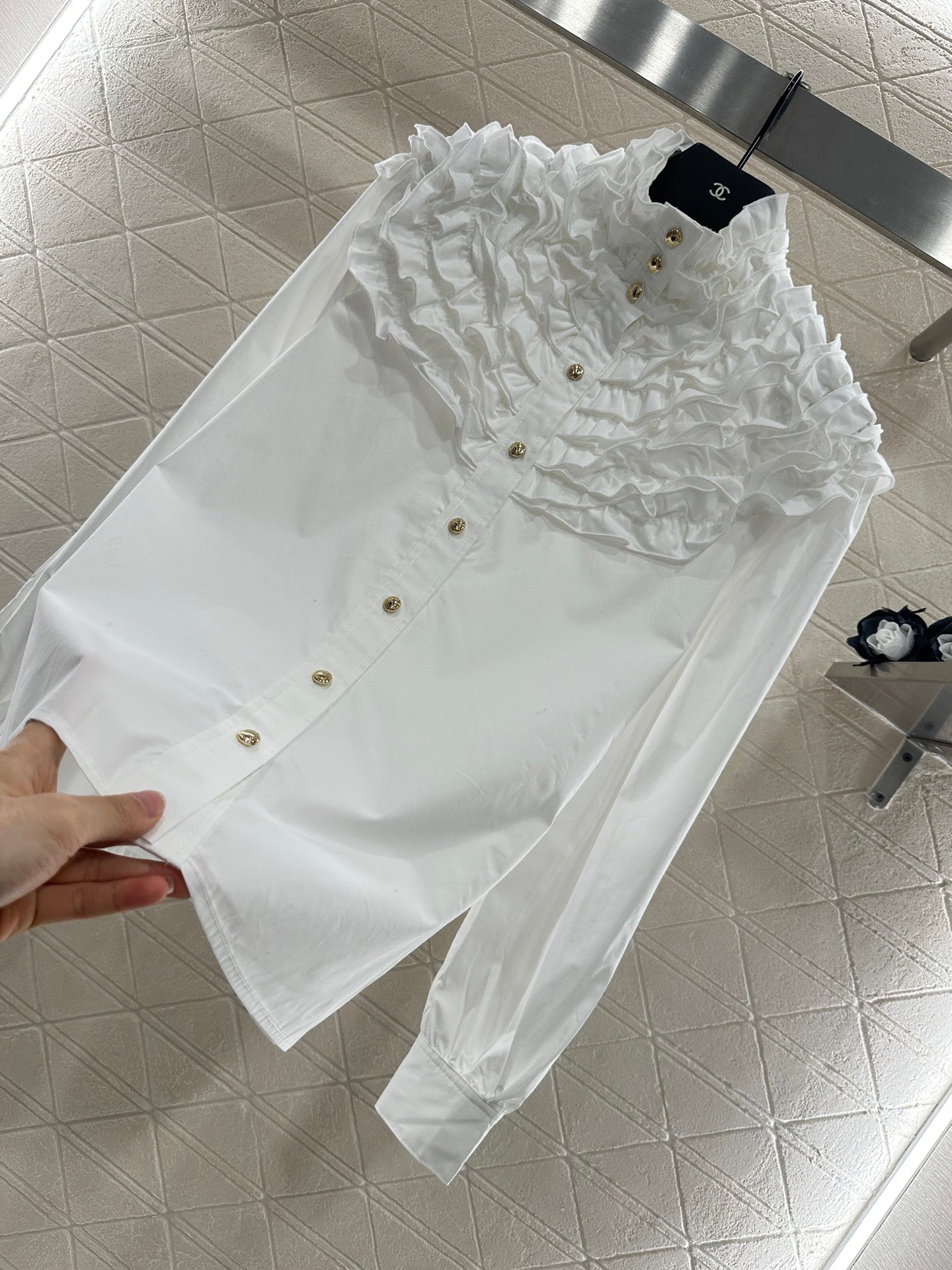 L 25 Layered Cake Collar Shirt