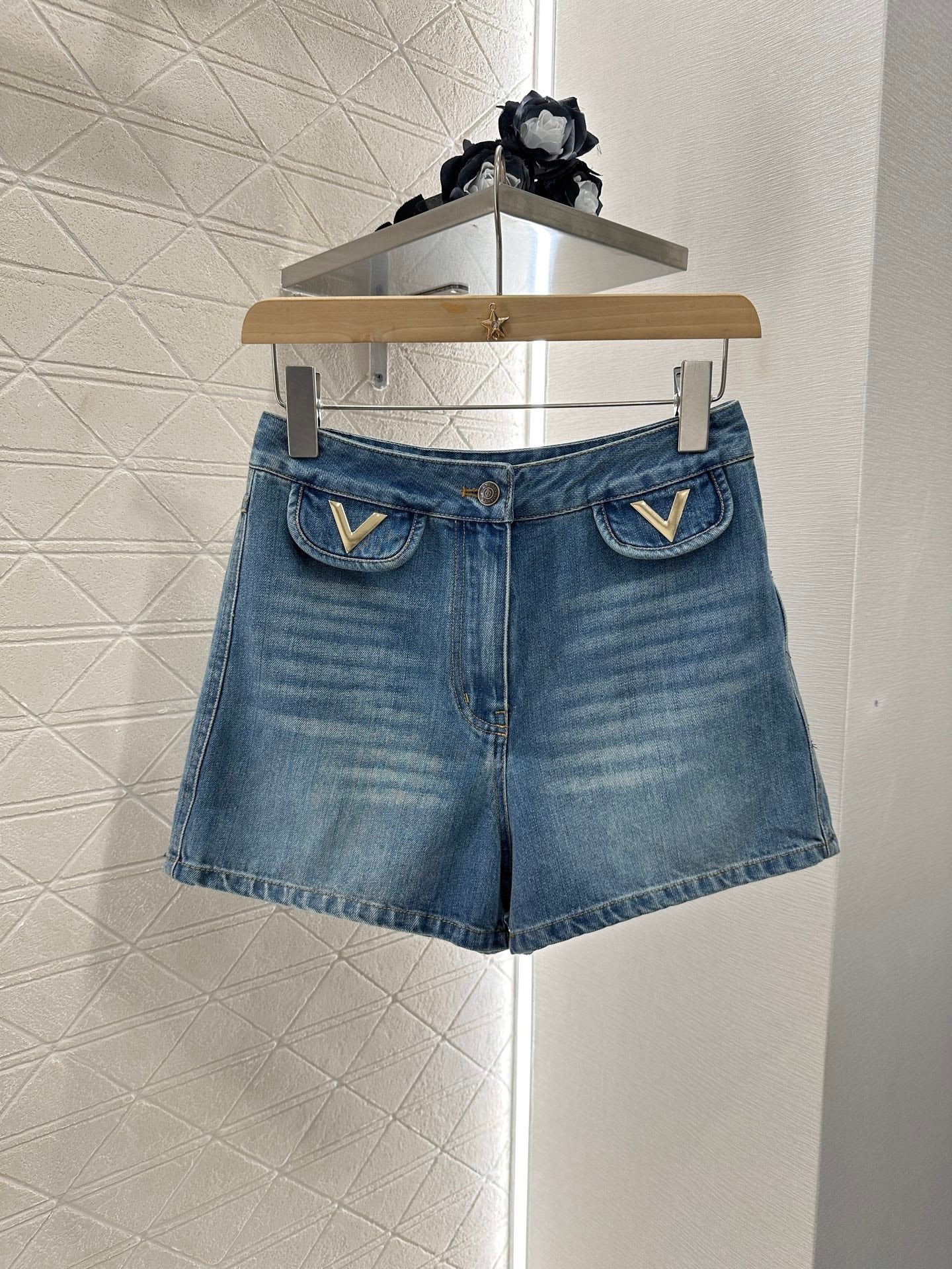 V 2025 neue Produkte Denim-Shorts mit Taschen 