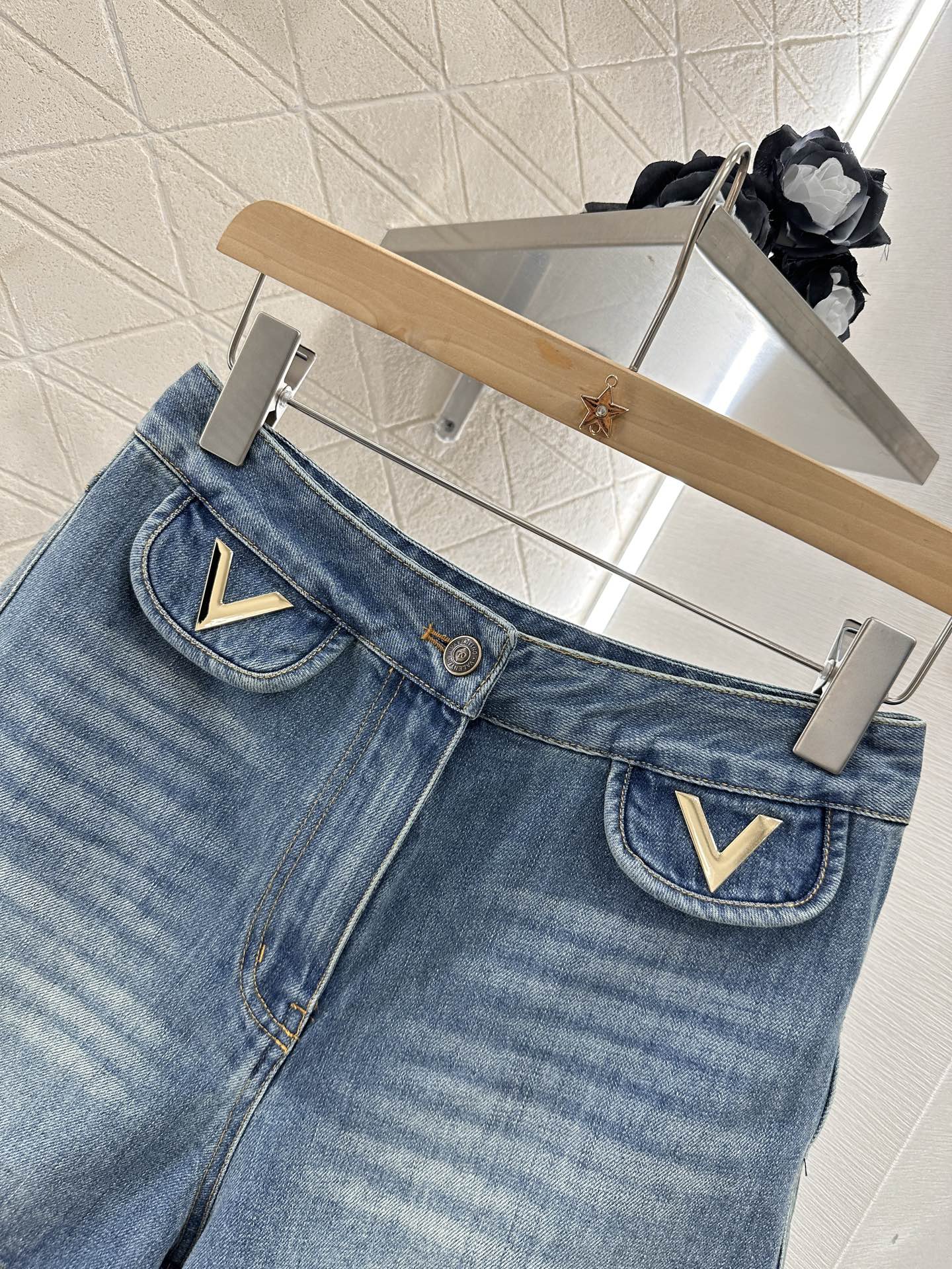 V 2025 neue Produkte Denim-Shorts mit Taschen 