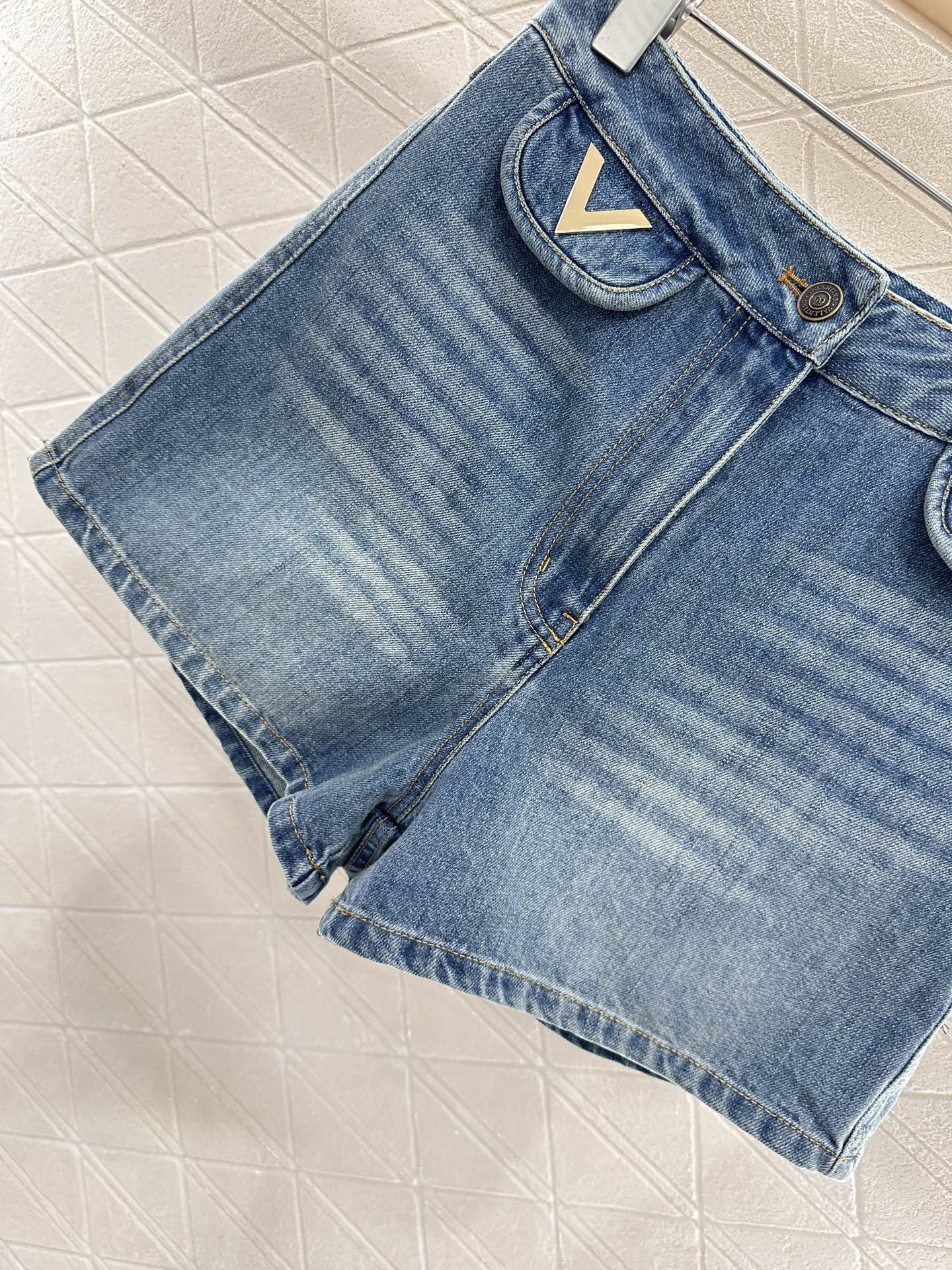 V 2025 neue Produkte Denim-Shorts mit Taschen 