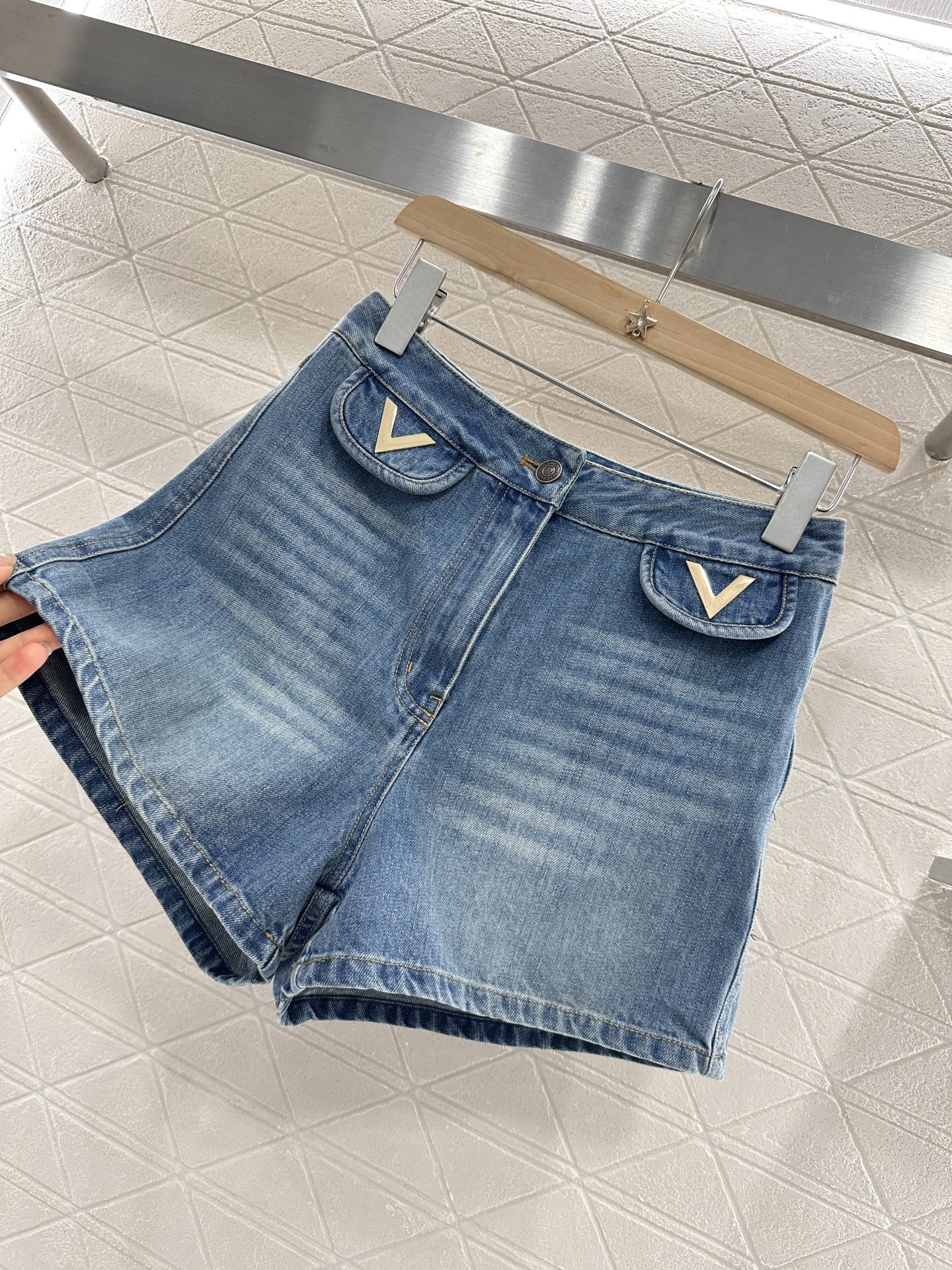 V 2025 neue Produkte Denim-Shorts mit Taschen 