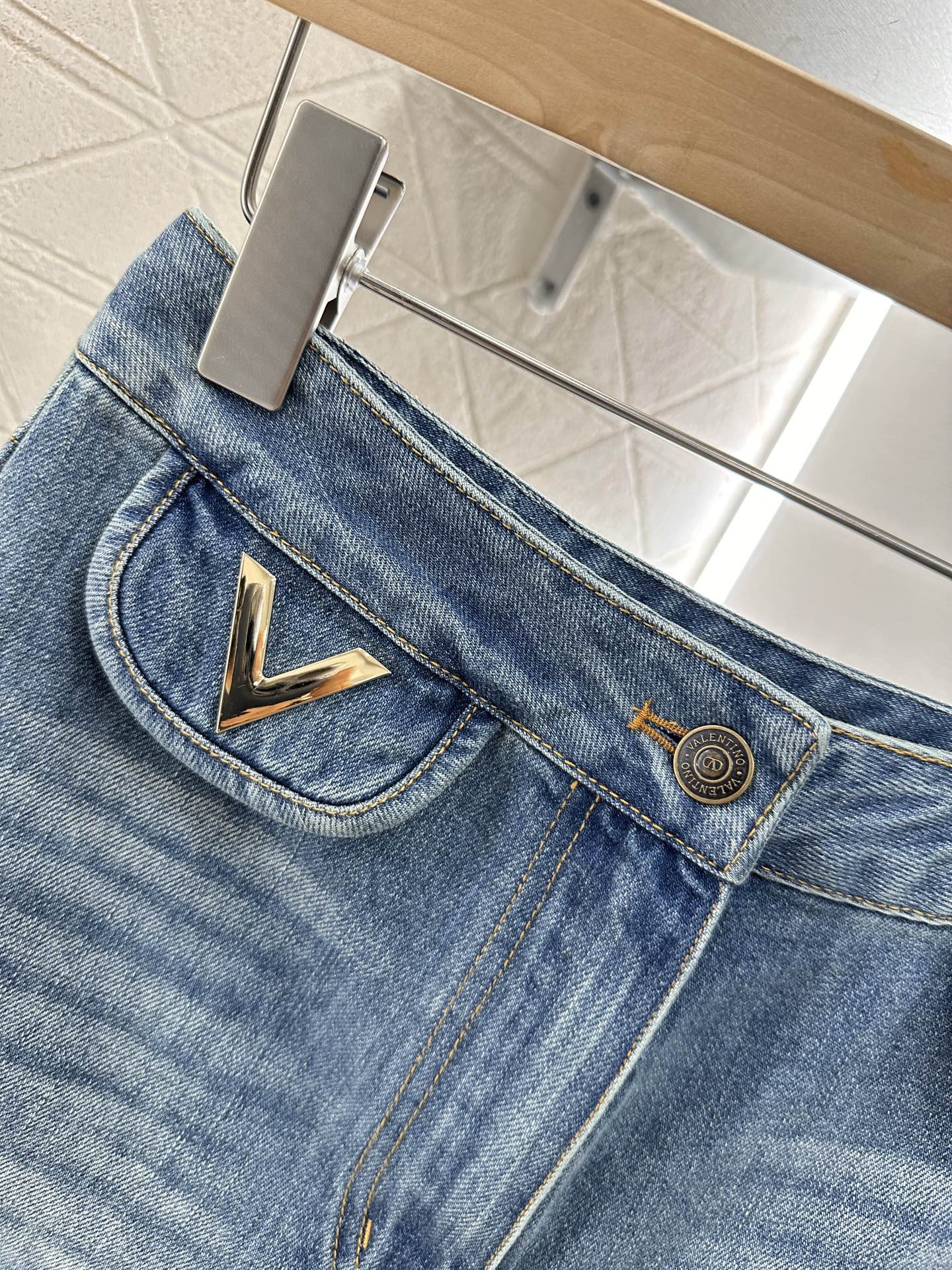 V 2025 neue Produkte Denim-Shorts mit Taschen 