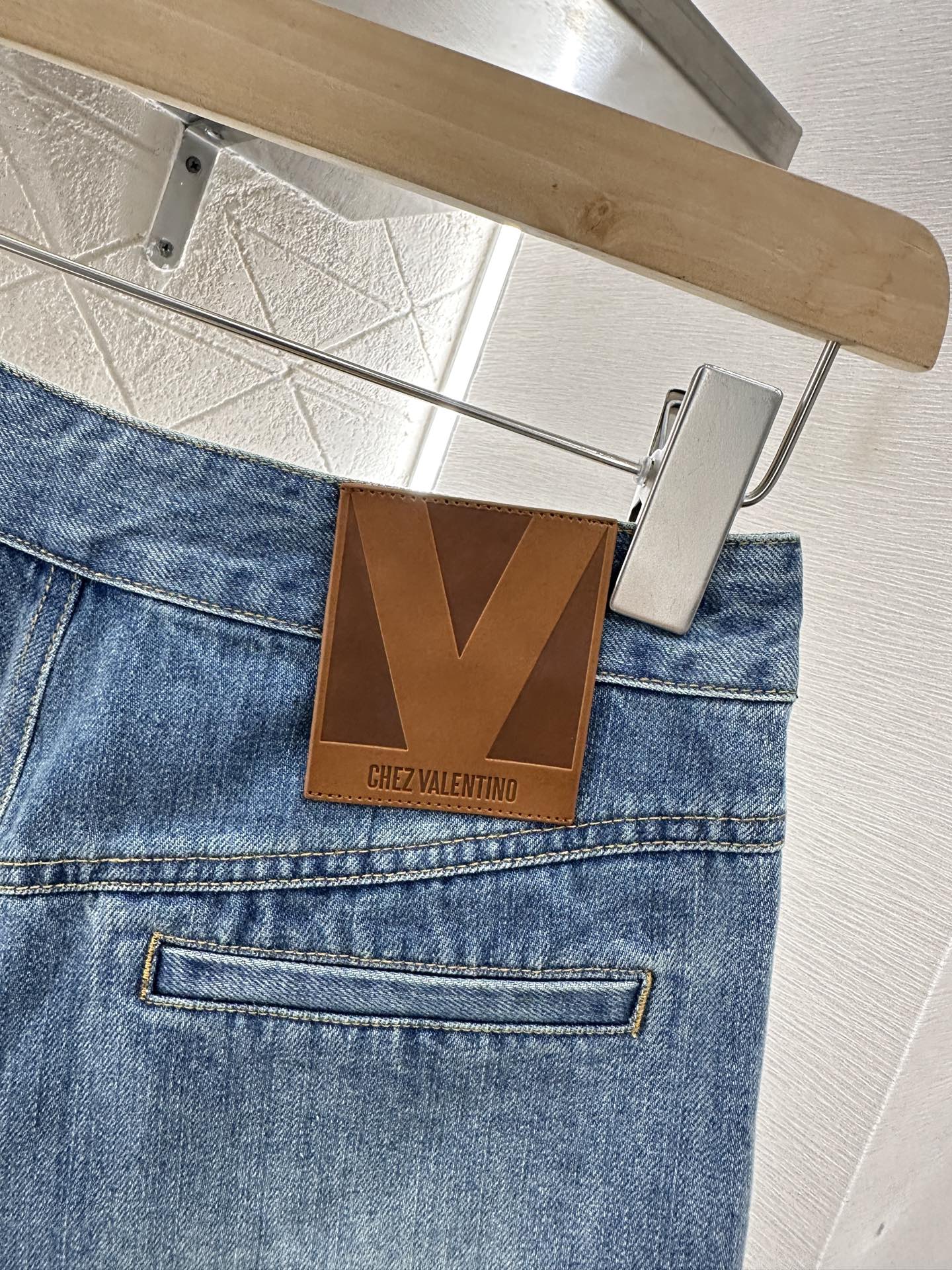 V 2025 neue Produkte Denim-Shorts mit Taschen 