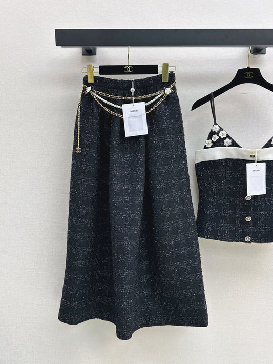C 25 Jupe plissée taille haute avec chaîne à la taille