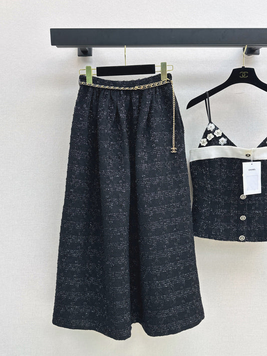 C 25 Jupe plissée taille haute avec chaîne à la taille