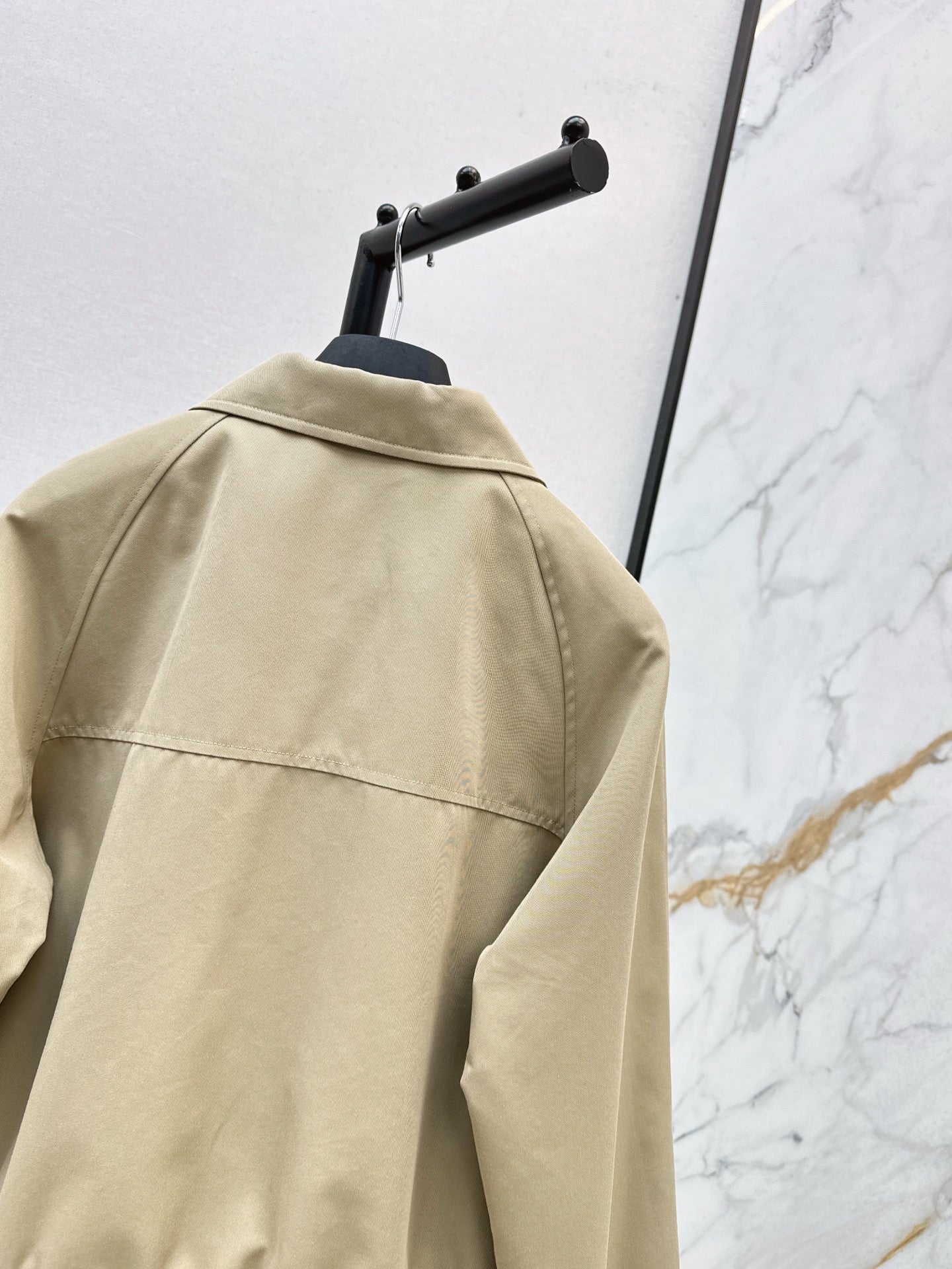 Di 25 Bee Embroidered Round Neck Coat