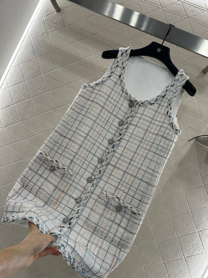 C 25 Woven wool vest dress