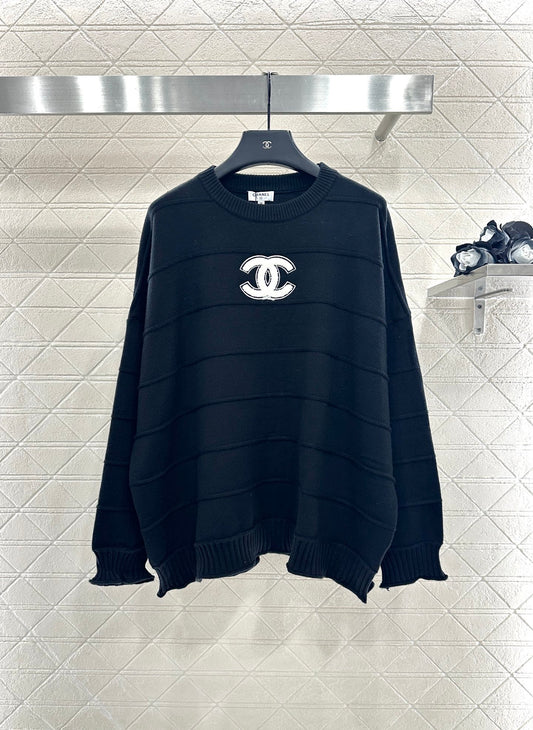 C 25 Lettering knitted top and trousers set
