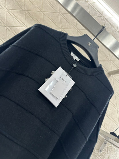 C 25 Lettering knitted top and trousers set