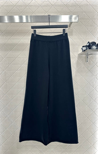 C 25 Lettering knitted top and trousers set