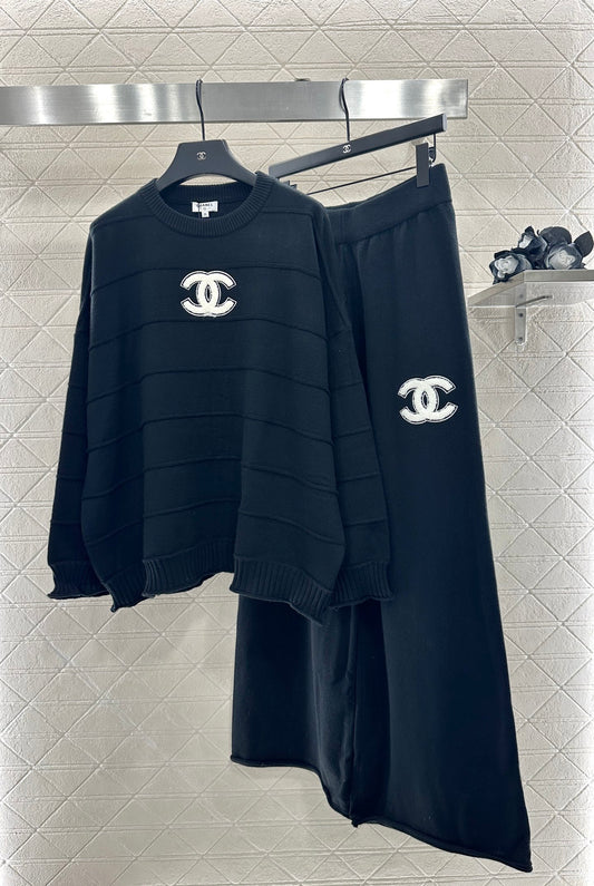 C 25 Lettering knitted top and trousers set