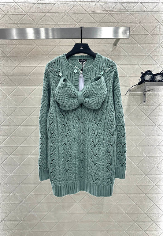 C 25 Bow-knitted wool skirt and sweater
