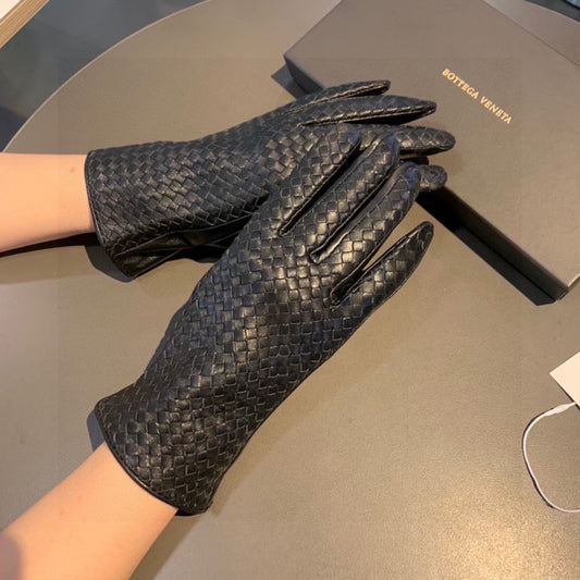 Bru 25 woven sheepskin gloves