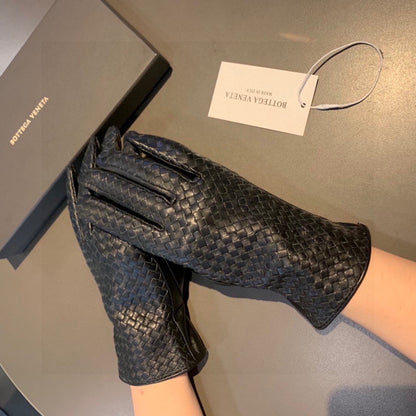 Bru 25 woven sheepskin gloves