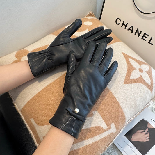 Di 25 Pearl Butterfly Lambskin Gloves