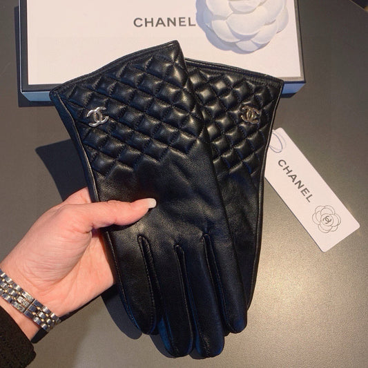 C 25 Diamond-patterned sheepskin gloves