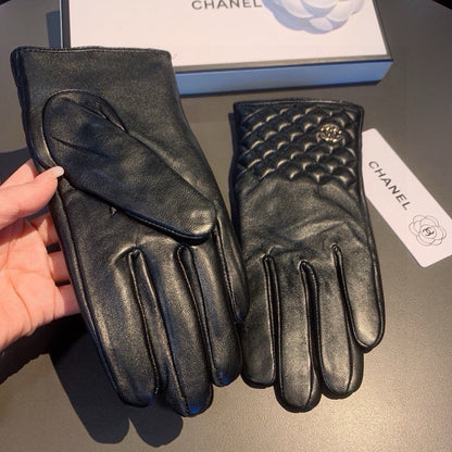 C 25 Diamond-patterned sheepskin gloves
