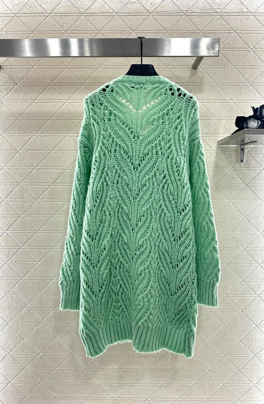 C 25 Bow-knitted openwork skirt and sweater