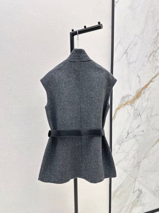 Bru 25 Belt-decorated vest