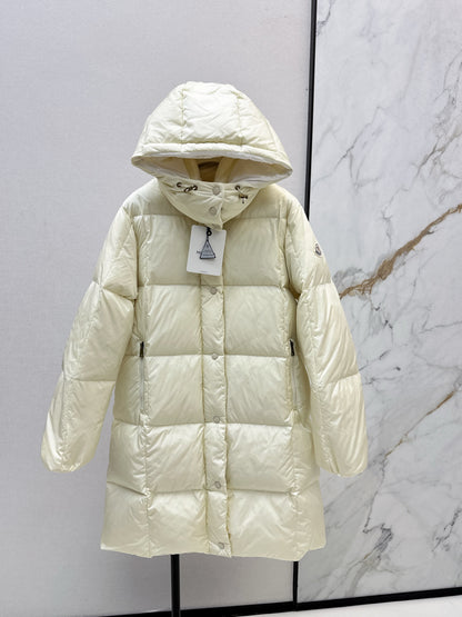 Mon 25 mid-length down jacket with hood and sleeve badge（BEIGI/BLACK）
