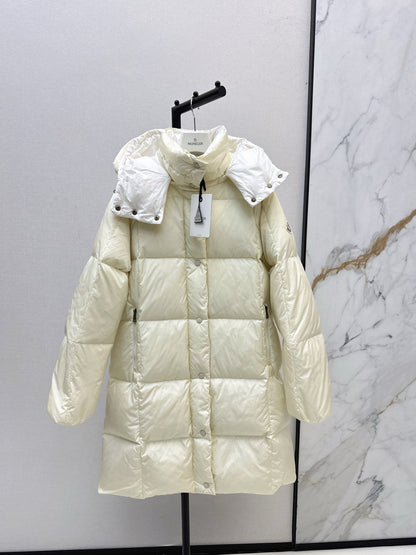 Mon 25 mid-length down jacket with hood and sleeve badge（BEIGI/BLACK）