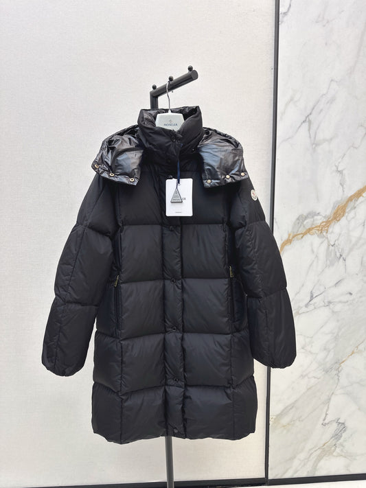 Mon 25 mid-length down jacket with hood and sleeve badge（BEIGI/BLACK）