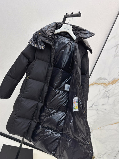 Mon 25 mid-length down jacket with hood and sleeve badge（BEIGI/BLACK）