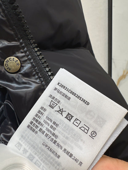 Mon 25 mid-length down jacket with hood and sleeve badge（BEIGI/BLACK）