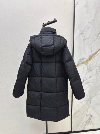 Mon 25 mid-length down jacket with hood and sleeve badge（BEIGI/BLACK）