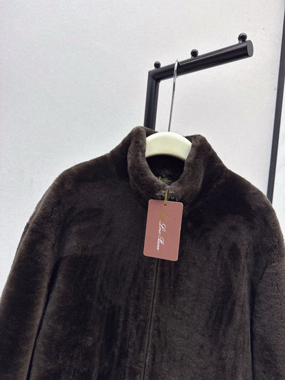 Lor 25 Fur coat with high collar