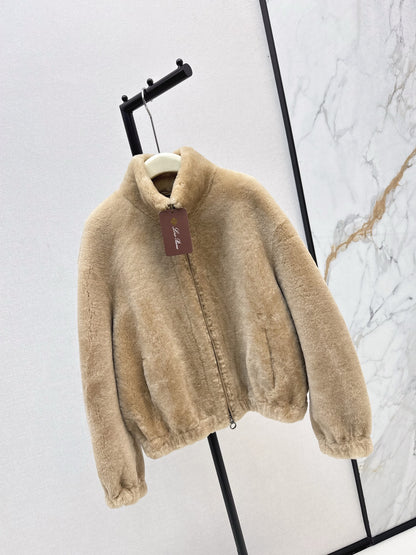 Lor 25 Fur coat with high collar
