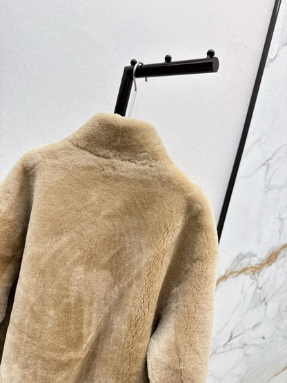 Lor 25 Fur coat with high collar