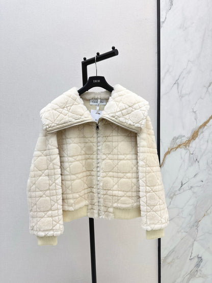 Di 25 Check fur coat with large lapels