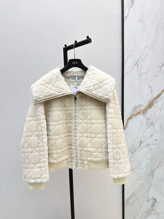 Di 25 Check fur coat with large lapels