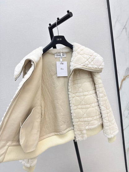 Di 25 Check fur coat with large lapels
