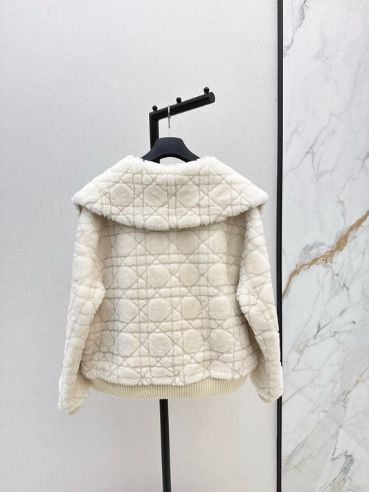Di 25 Check fur coat with large lapels