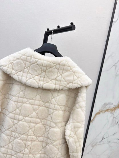 Di 25 Check fur coat with large lapels