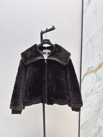 Di 25 Check fur coat with large lapels
