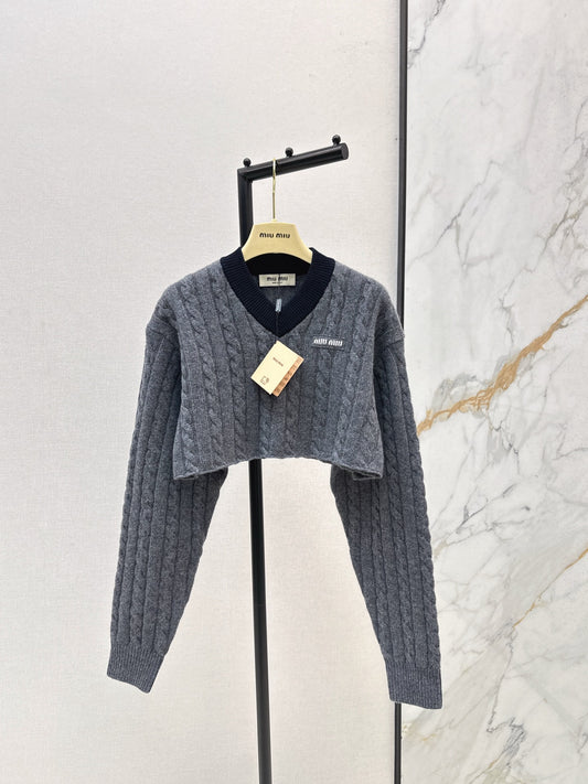 Mi 25 V-neck waist-baring knitted wool sweater