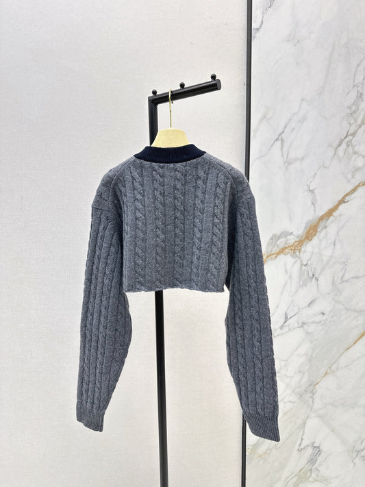 Mi 25 V-neck waist-baring knitted wool sweater