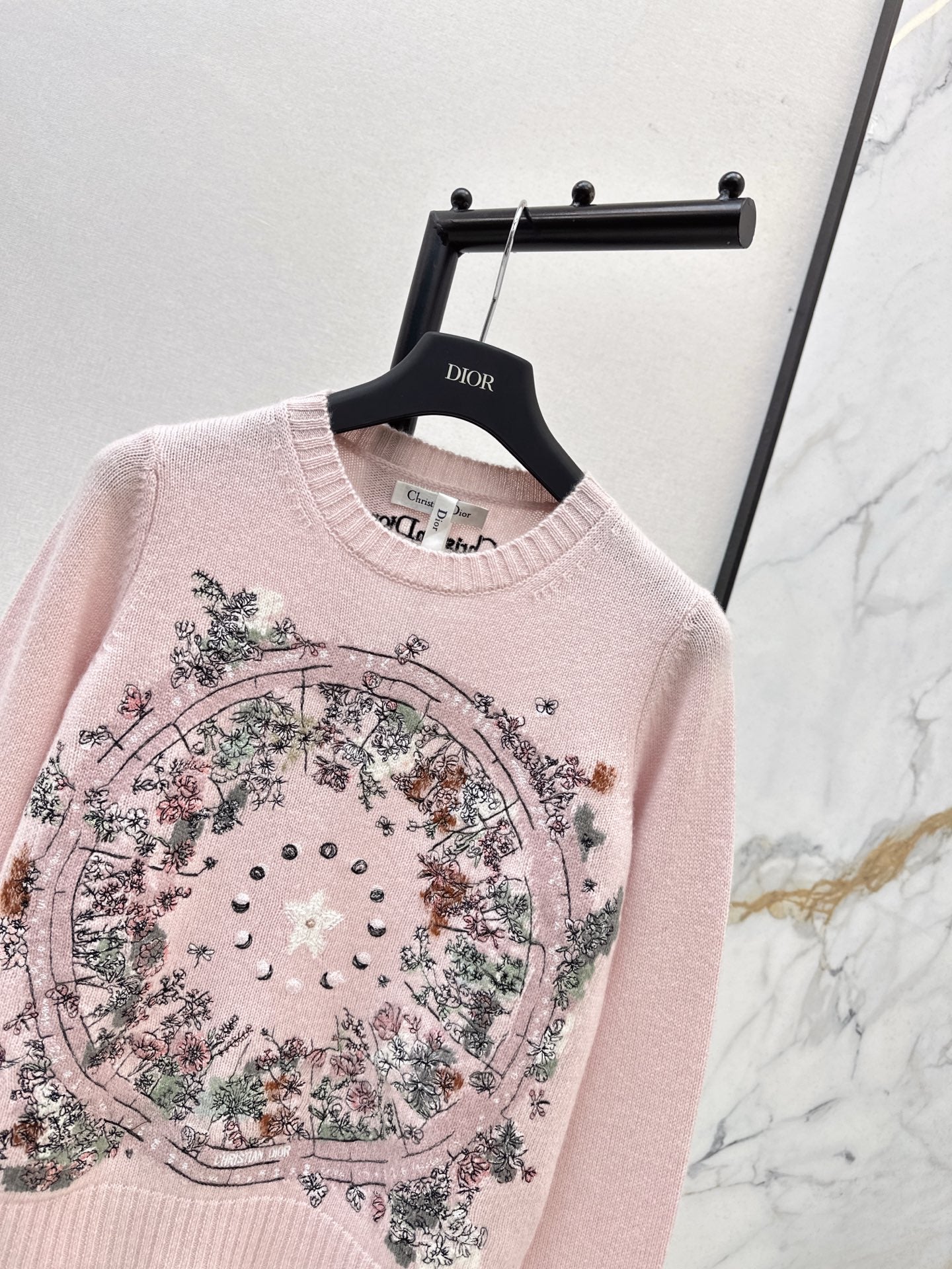 Di 25 Floral embroidered cashmere sweater