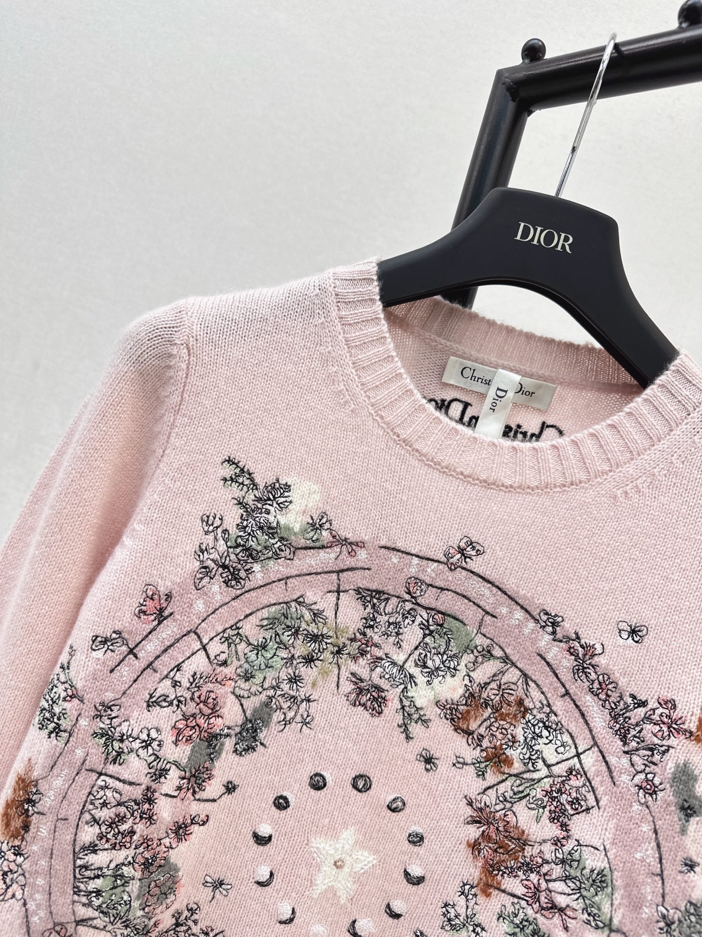 Di 25 Floral embroidered cashmere sweater